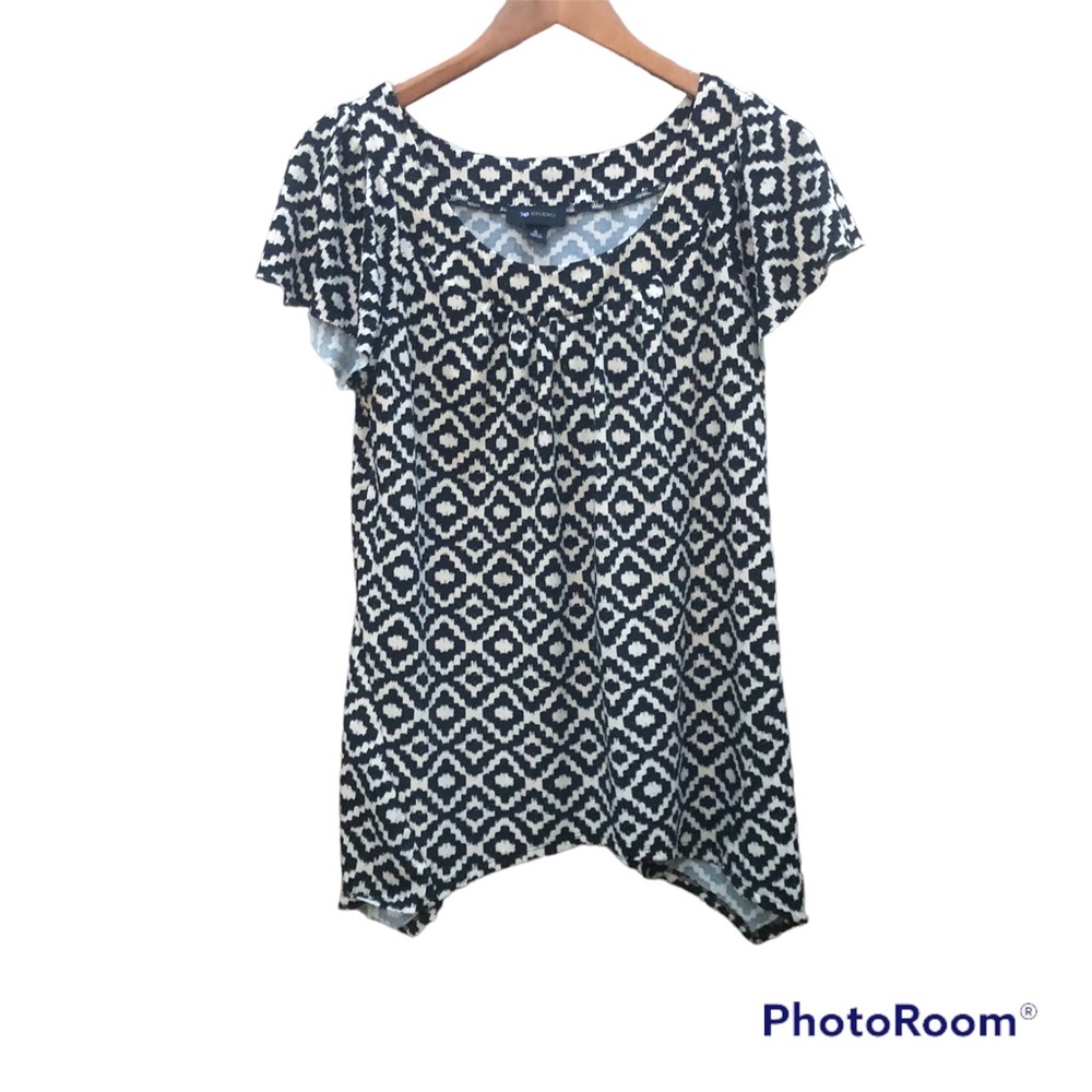 Monochromatic  Shirt Blouse Graphic Print Career Shirt Sz. Medium